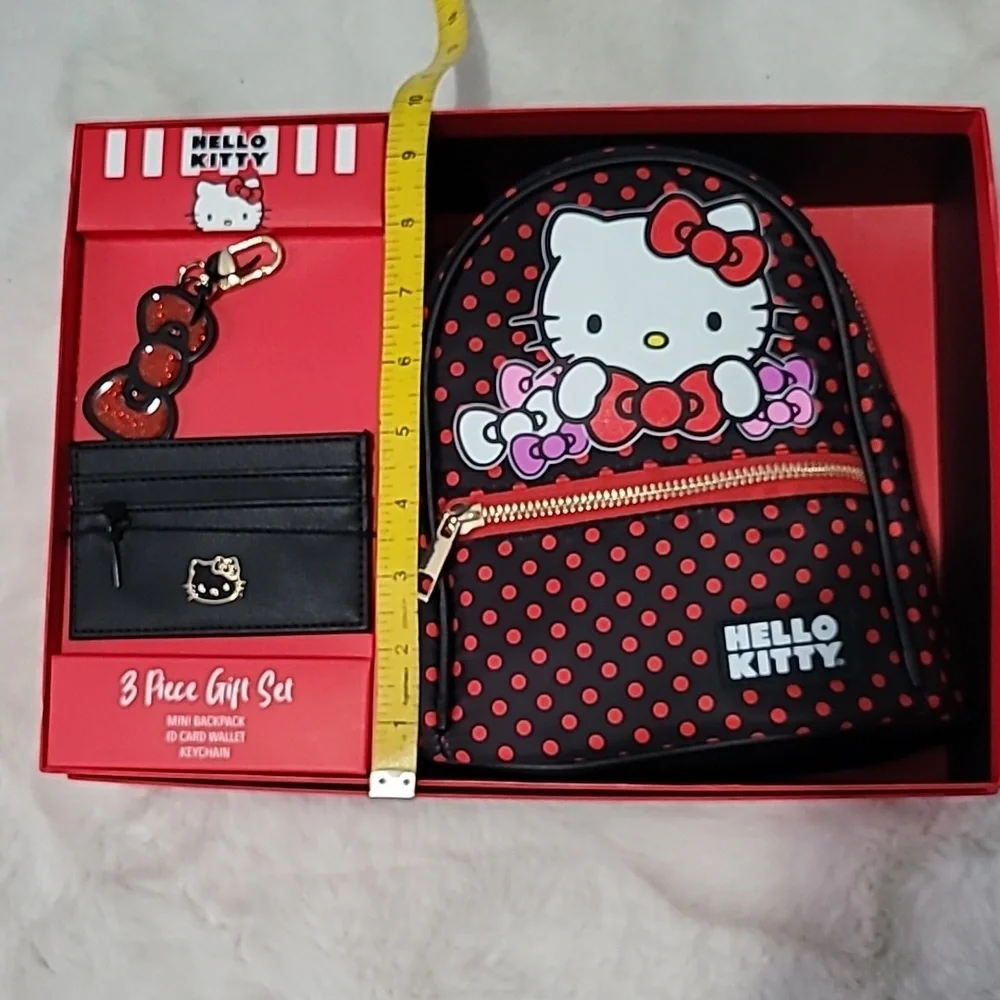 π Hello Kitty 3 Piece Gift Set NWOT - Picture 2 of 8